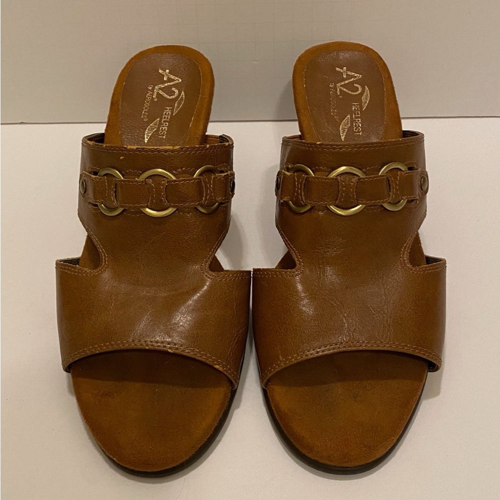 A2 by Aerosoles Heel Rest Brown Leather Woman's Shoe - Size 9
